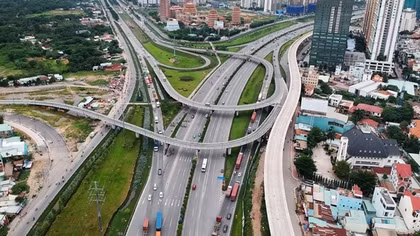 Tìm cách gỡ vướng, tăng tốc giải ngân đầu tư công