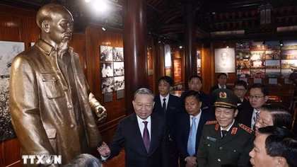 Tổng Bí thư Tô Lâm dâng hương tưởng niệm Chủ tịch Hồ Chí Minh tại Nghệ An ​