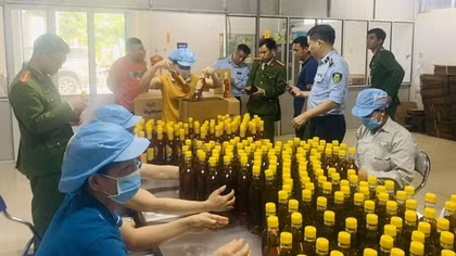 Phát hiện hơn 11.000 chai mật ong giả tại 4 công ty kinh doanh mật ong