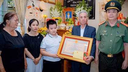 Truy tặng Huân chương Bảo vệ Tổ quốc đối với Phó trưởng Công an phường hy sinh