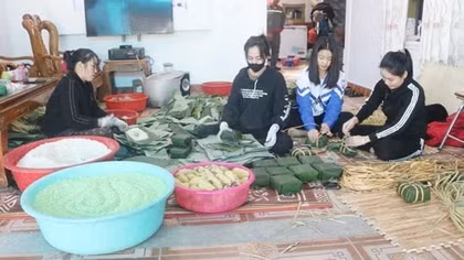 Làng bánh chưng Vĩnh Hòa vào vụ Tết