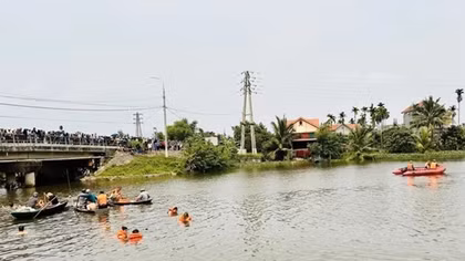 Hai học sinh đuối nước thương tâm khi tắm sông