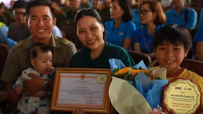 Những tấm gương đời thường bình dị mà cao cả
