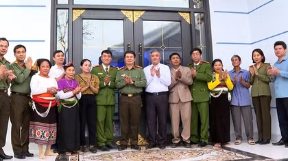 Cụm thi đua số 6 Bộ Công an trao nhà nghĩa tình đồng đội cho CBCS có hoàn cảnh khó khăn