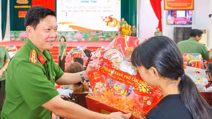 Công an TP Cần Thơ với chương trình “Xuân yêu thương – Cùng em vui Tết”