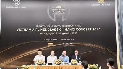 Dàn nhạc giao hưởng và các vũ công hàng đầu của Nga biểu diễn tại Nhà hát Hồ Gươm