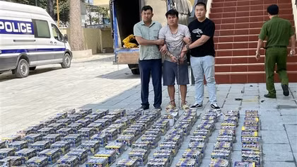 Triệt phá đường dây vận chuyển, buôn bán 1 tấn pháo nổ