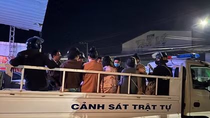 Bị tước giấy phép, Karaoke Happy vẫn lén lút làm “động bàn tơ”