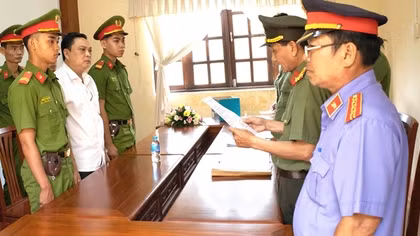 Bắt giam Giám đốc Văn phòng Đăng ký đất đai tỉnh Hậu Giang