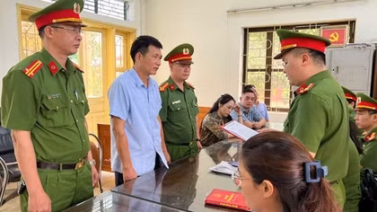 Phó Chủ tịch xã lập khống hồ sơ cấp "sổ đỏ"