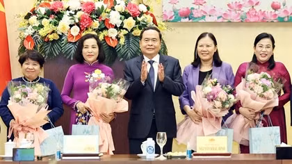 Chủ tịch Quốc hội gặp mặt nữ đại biểu Quốc hội hoạt động chuyên trách