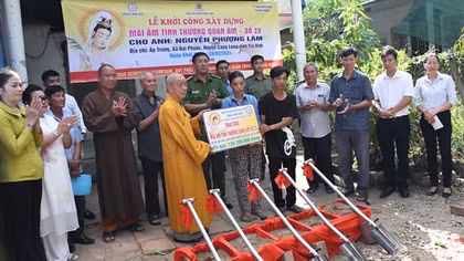 Công an huyện Càng Long vận động trên 250 triệu đồng hỗ trợ gia đình thiệt hại do hỏa hoạn