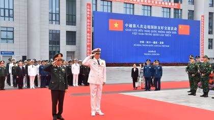 Giao lưu hữu nghị quốc phòng biên giới Việt - Trung