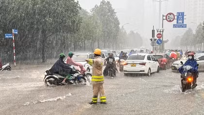 Lực lượng CAND chủ động ứng phó với mưa lớn kèm lốc, sét, mưa đá và gió giật mạnh
