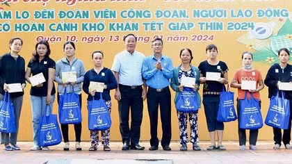 Chăm lo Tết cho người lao động, người nghèo