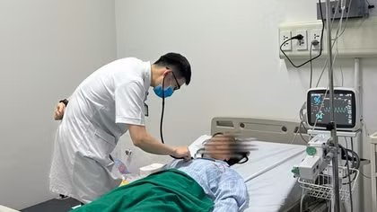 Một phụ nữ ở Hà Nội phổi đông đặc sau 7 ngày sốt xuất huyết