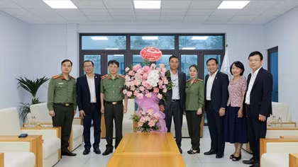 Báo CAND chúc mừng Đại học Quốc gia Hà Nội và Trường Cao đẳng CSND I nhân Ngày Nhà giáo Việt Nam