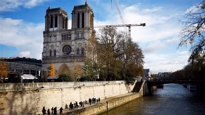 Bí mật kho hiện vật ngàn năm tuổi trong Nhà thờ Đức bà Paris