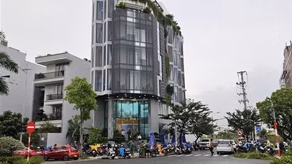 Nhiều nhà đầu tư tài chính vây trụ sở một doanh nghiệp ở Đà Nẵng để đòi quyền lợi