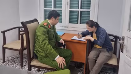 Hà Nội: Xử phạt người bán hàng rong “chặt chém” du khách nước ngoài