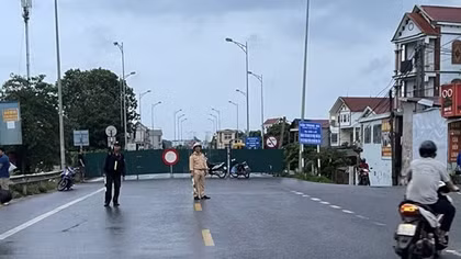 Sau sự cố sập cầu Phong Châu, cấm các phương tiện qua cầu Tứ Mỹ, Trung Hà