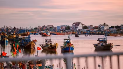 Tàu cá bị tàu hàng đâm chìm, 5 lao động được cứu an toàn