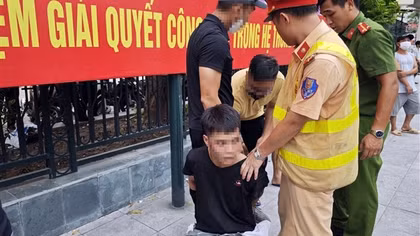 Ôm theo ma tuý, quay xe né chốt