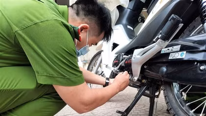 Tìm chủ sở hữu xe máy liên quan đến vụ án về ma túy