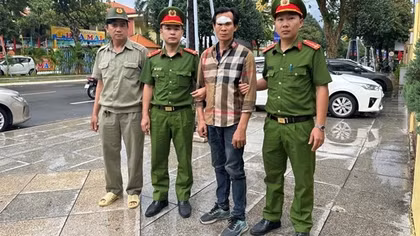 Tạm giữ 2 “ma men” lăng mạ, tấn công Cảnh sát