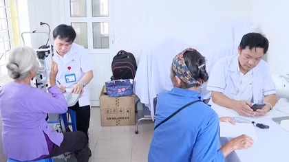 Bệnh viện 19-8 khám, mổ mắt miễn phí cho người dân tại Lộc Bình, Lạng Sơn