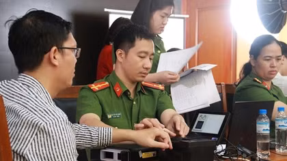 Thu nhận hồ sơ cấp căn cước và thu mẫu ADN cho cán bộ Văn phòng Trung ương Đảng