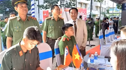 Sôi nổi chương trình “Xuân Chiến sĩ - Ấm tình đồng đội”