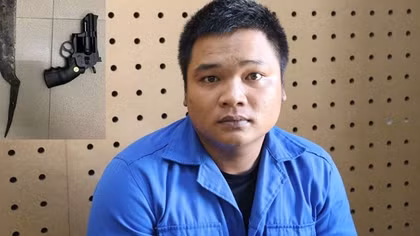Mang súng và rựa đi đòi nợ, bị con nợ tước rựa chém thương tích
