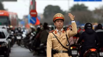 CSGT cắm chốt từ trưa chống ùn tắc trong ngày cuối kỳ nghỉ Tết