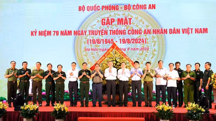 Luôn kề vai, sát cánh, đoàn kết thực hiện thắng lợi nhiệm vụ quốc phòng, an ninh
