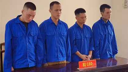 Cướp tài sản và bắt giữ người trái pháp luật, 4 bị cáo lãnh án tù