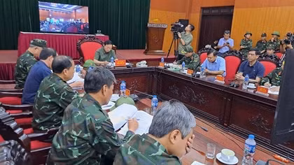 Phó Thủ tướng Trần Hồng Hà họp chỉ đạo tại Sở Chỉ huy tiền phương phòng, chống bão số 3