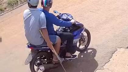 Bắt đối tượng vác rựa chém người bán vịt quay