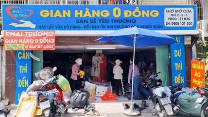 Ấm áp “gian hàng 0 đồng” ở cư xá Thanh Đa