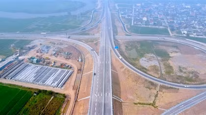 Ngắm vẻ đẹp kỳ vĩ của cao tốc Diễn Châu - Bãi Vọt trước ngày thông xe