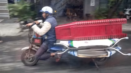 Từ phản ánh của Báo CAND, công an kiểm tra, xử lý xe máy điện độ chế