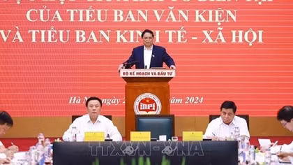 Thủ tướng dự buổi làm việc giữa hai Tổ Biên tập của Tiểu ban Văn kiện và Tiểu ban KT-XH