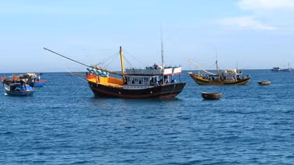 Quyết liệt ngăn chặn tàu cá và ngư dân khai thác hải sản bất hợp pháp