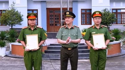 Thưởng nóng cho 2 tập thể khám phá nhanh vụ trộm gần 2 tỷ