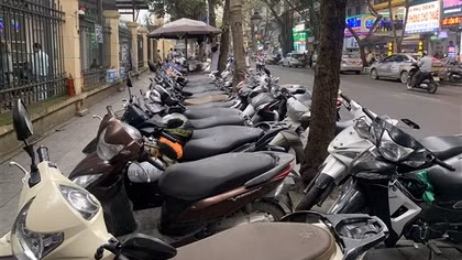 Kiến nghị thu phí trông giữ ô tô không dùng tiền mặt ở quận Hoàn Kiếm