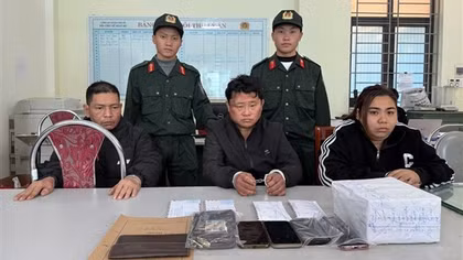 Cặp vợ chồng ở Lóng Luông bị bắt cùng 4 bánh heroin