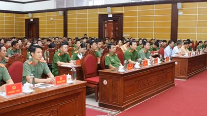 Công an Quảng Bình khen thưởng vụ khám phá đường dây vận chuyển, mua bán 26kg ma tuý