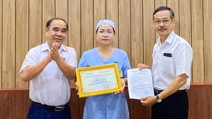 Tuyên dương hành động đẹp của nữ hộ lý và một nam sinh