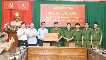 Công an TP Từ Sơn được khen thưởng vì triệt phá điểm ma tuý phức tạp trong khu dân cư