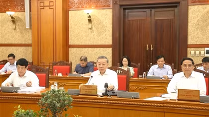 Bộ Chính trị cho ý kiến về dự thảo báo cáo thực hiện Chiến lược phát triển kinh tế-xã hội